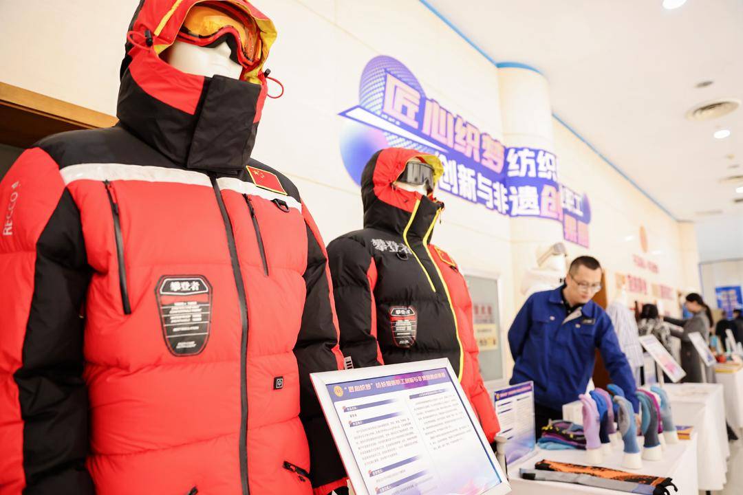 山東首屆AI數實耦合服裝設計大賽決賽暨職工創新創意成果展舉辦:服裝設計