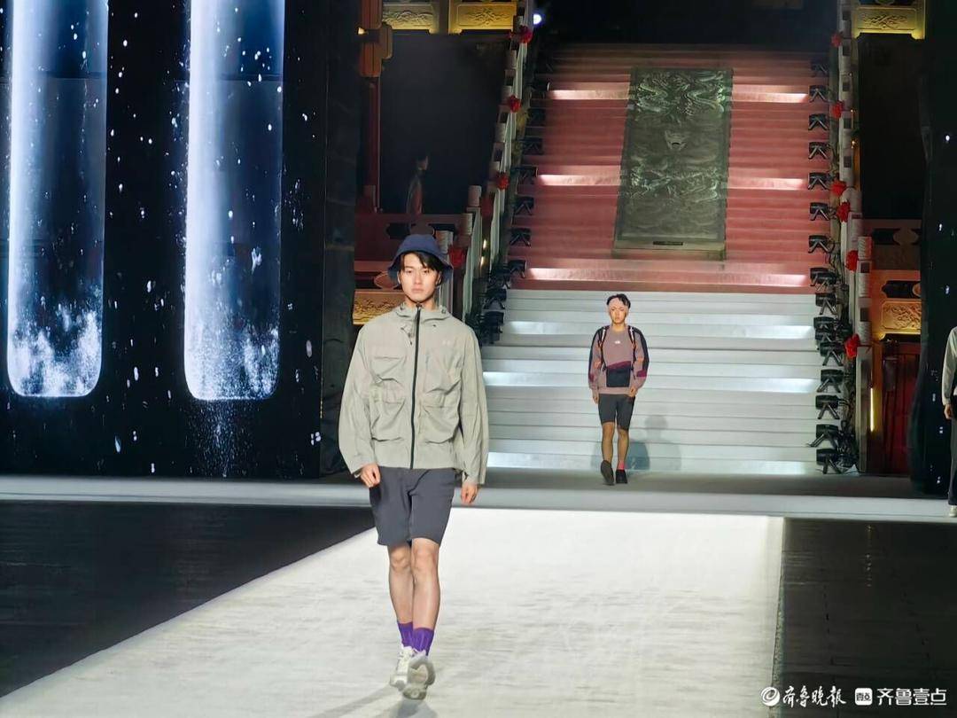 2025“桑莎杯”首屆AI服裝設(shè)計(jì)邀請賽總決賽夏津舉行:服裝設(shè)計(jì)